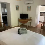 Le Mazet En Ete En Garrigue Nimoise Et Parking Konukevi Nîmes