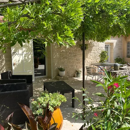 Le Mazet En Ete En Garrigue Nimoise Et Parking Ним