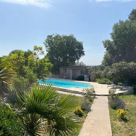 Гостевой дом Le Mazet En Ete En Garrigue Nimoise Et Parking 4*