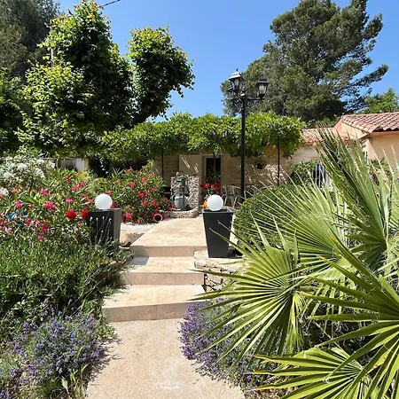 Le Mazet En Ete En Garrigue Nimoise Et Parking 招待所 *