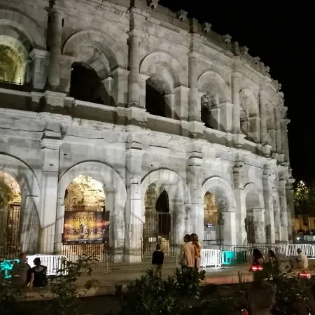 Casa de hóspedes Le Mazet En Ete En Garrigue Nimoise Et Parking Nîmes