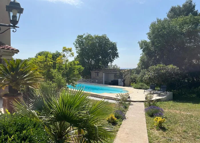 Гостевой дом Le Mazet En Ete En Garrigue Nimoise Et Parking 4*