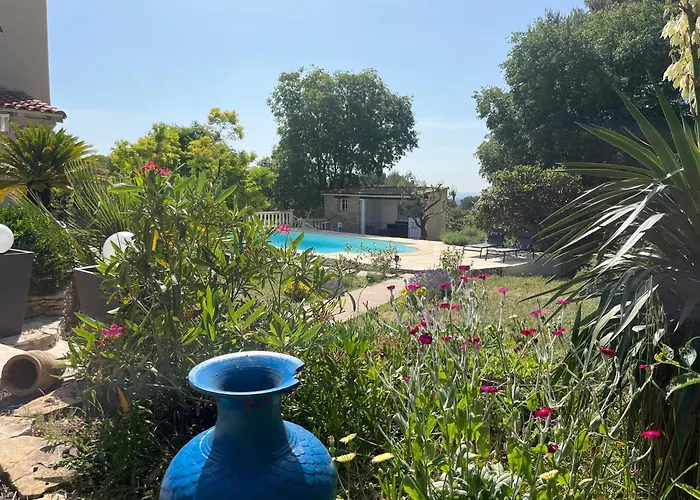 Guest house Le Mazet En Ete En Garrigue Nimoise Et Parking Nimes