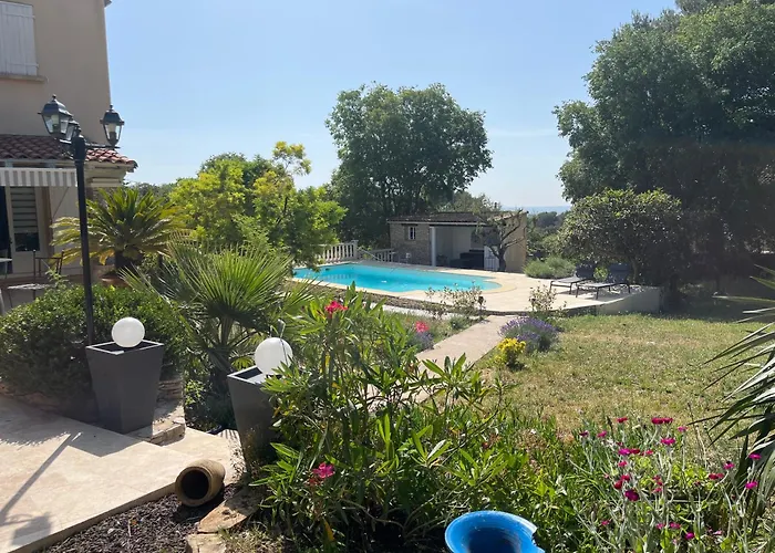 Le Mazet En Ete En Garrigue Nimoise Et Parking 4*