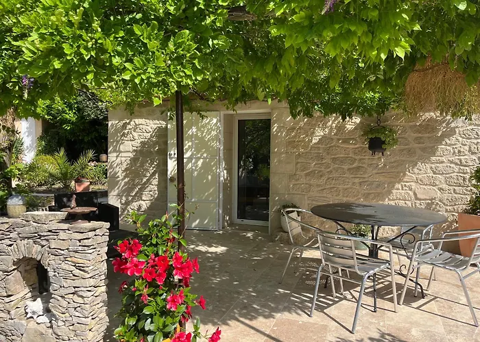 Le Mazet En Ete En Garrigue Nimoise Et Parking 4*