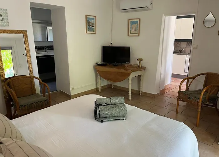 Le Mazet En Ete En Garrigue Nimoise Et Parking Гостевой дом Ним