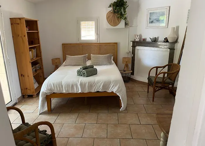 Guest house Le Mazet En Ete En Garrigue Nimoise Et Parking Nimes