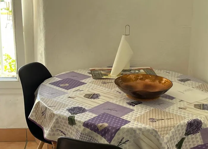 Le Mazet En Ete En Garrigue Nimoise Et Parking